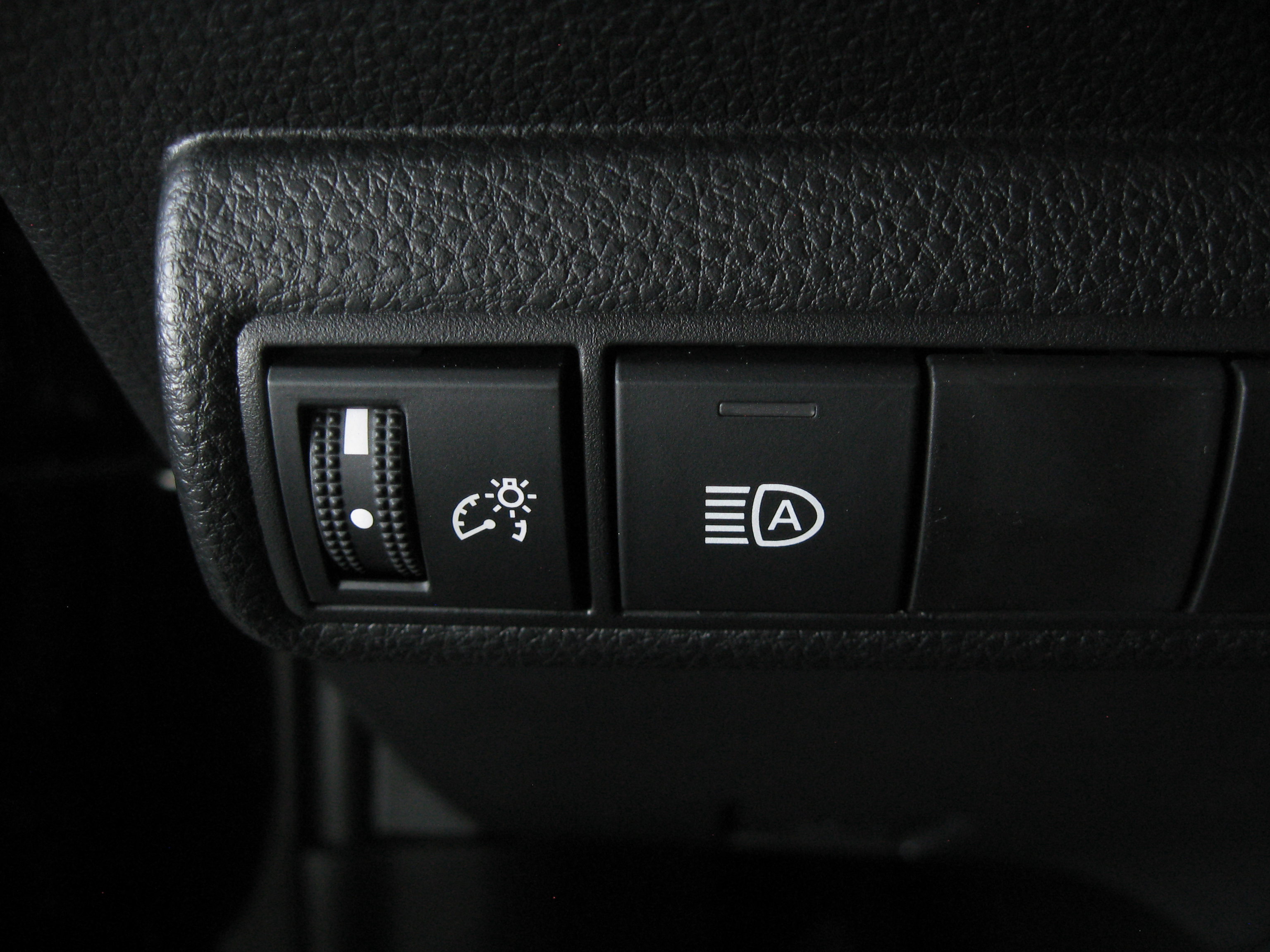 Used 2025 Toyota Corolla LE w/ LE Premium Package image 18