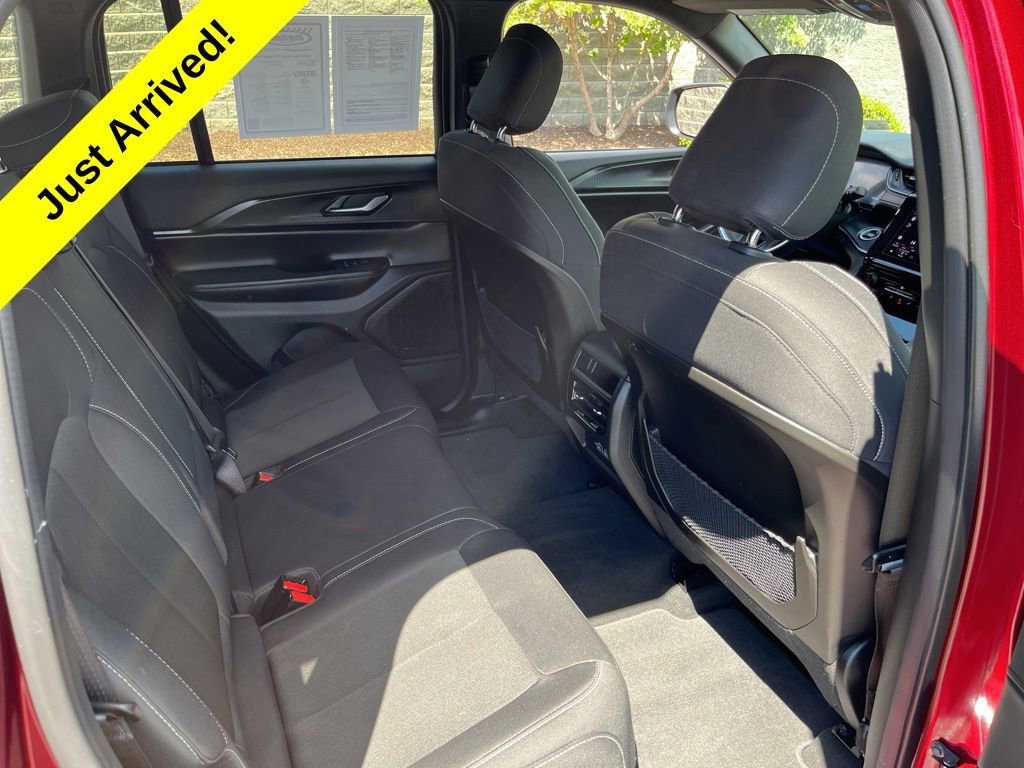 Used 2024 Jeep Grand Cherokee Laredo w/ Trailer Tow Package image 13