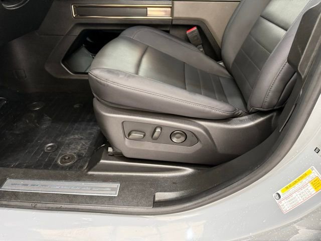 Used 2025 GMC Hummer EV 2X w/ LPO, Roof Cross Rail Package image 15