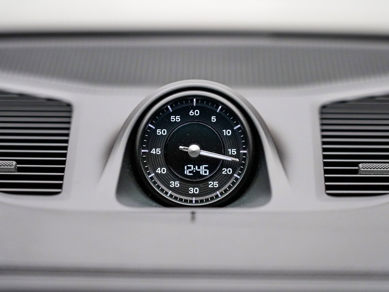 Certified 2025 Porsche Cayenne E-Hybrid image 19