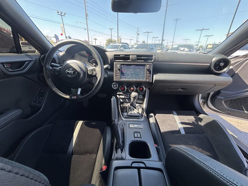 Used 2025 Toyota GR86 Premium w/ ALL Weather Mat Package (TMS) RWD image 14