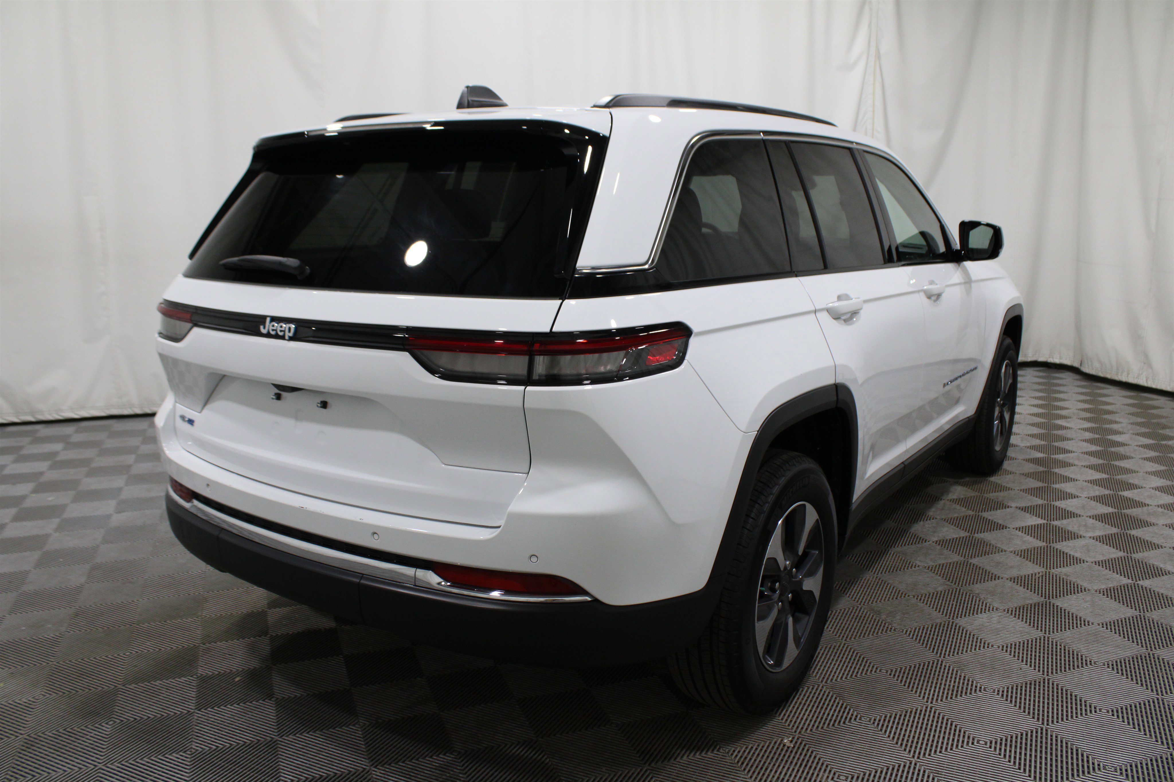 Used 2022 Jeep Grand Cherokee Limited 4xe image 36