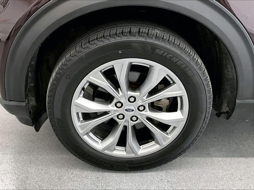Used 2023 Ford Explorer XLT w/ Equipment Group 202A AWD/4WD image 7