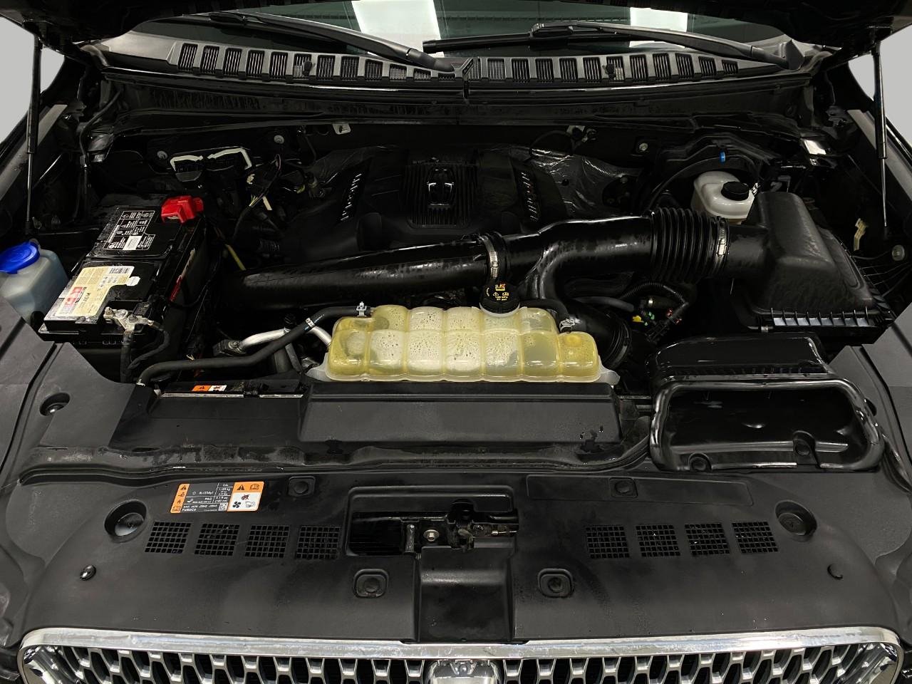 Used 2019 Lincoln Navigator Select AWD/4WD image 13