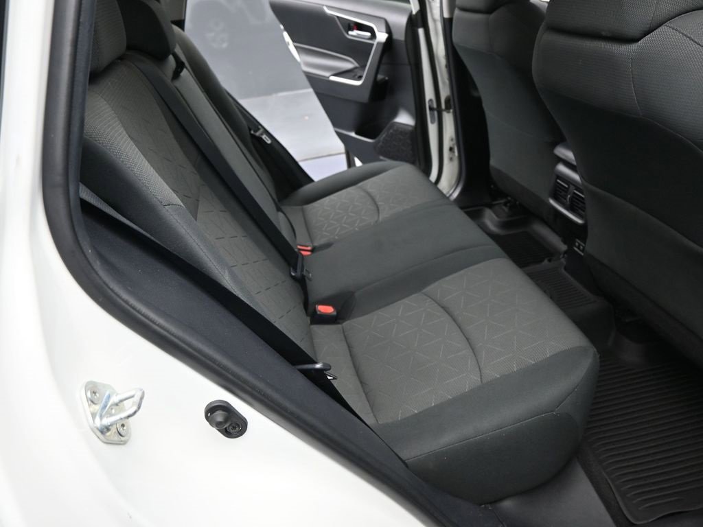 Used 2021 Toyota RAV4 XLE image 29