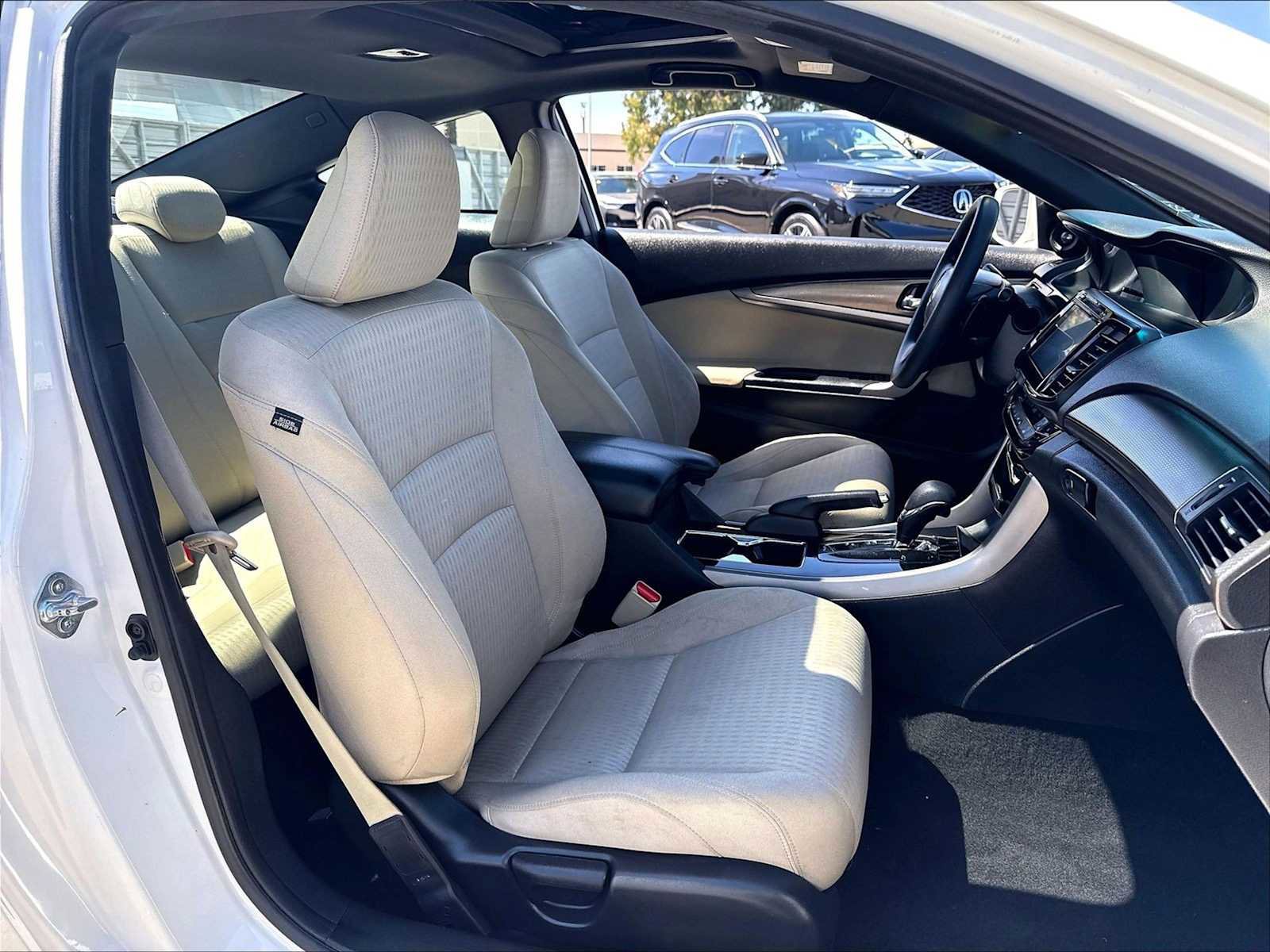 Used 2017 Honda Accord EX image 10