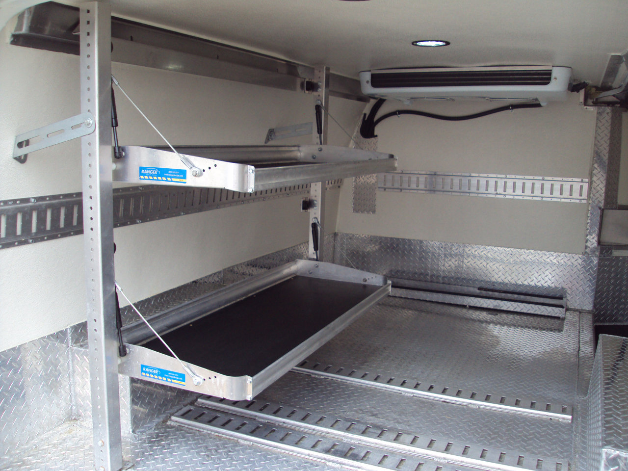 Used 2011 Chevrolet Express 1500 AWD image 10