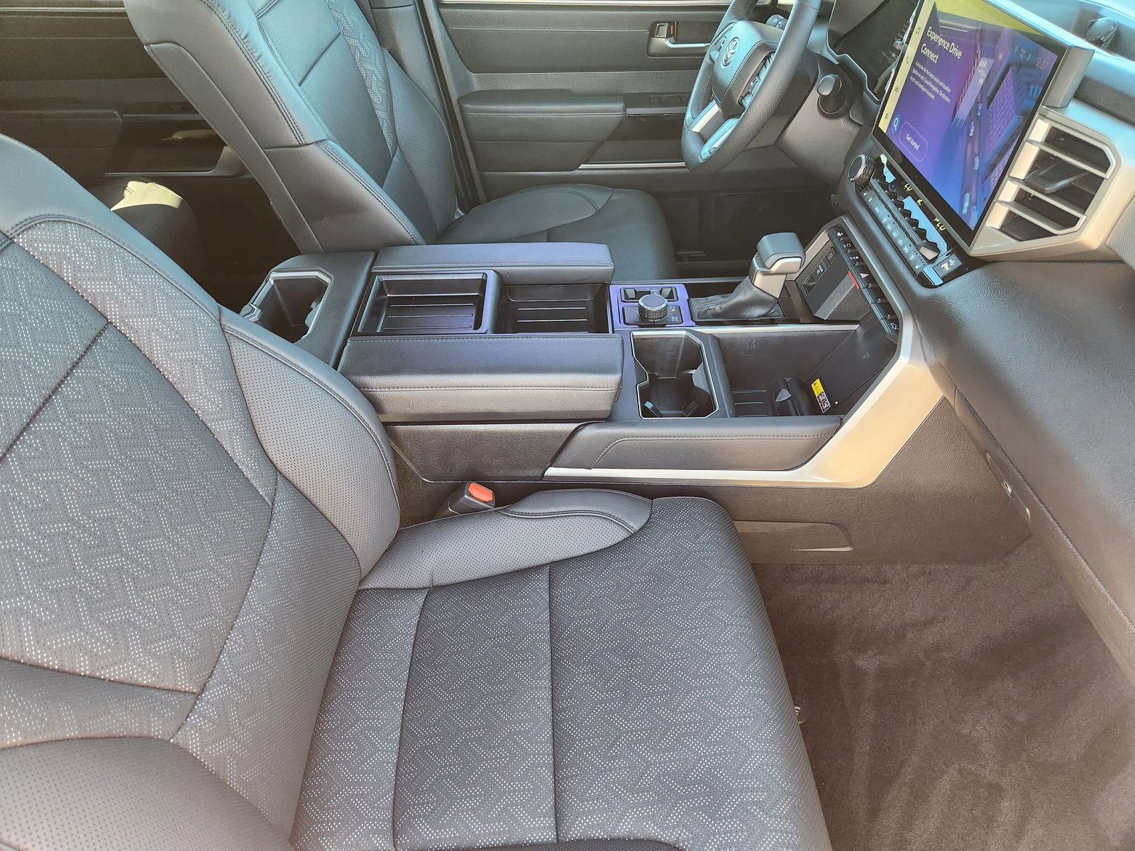 Used 2025 Toyota Tundra Limited AWD/4WD image 18