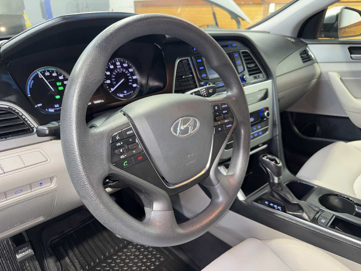 Used 2016 Hyundai Sonata SE FWD image 13