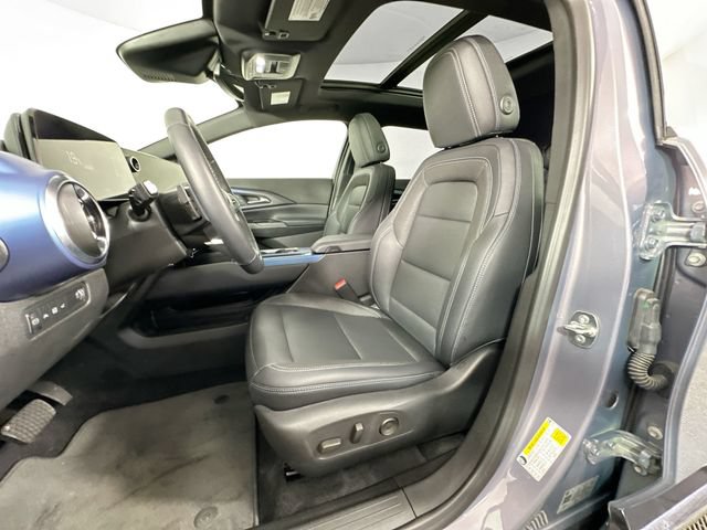 Used 2024 Chevrolet Equinox EV LT FWD image 4