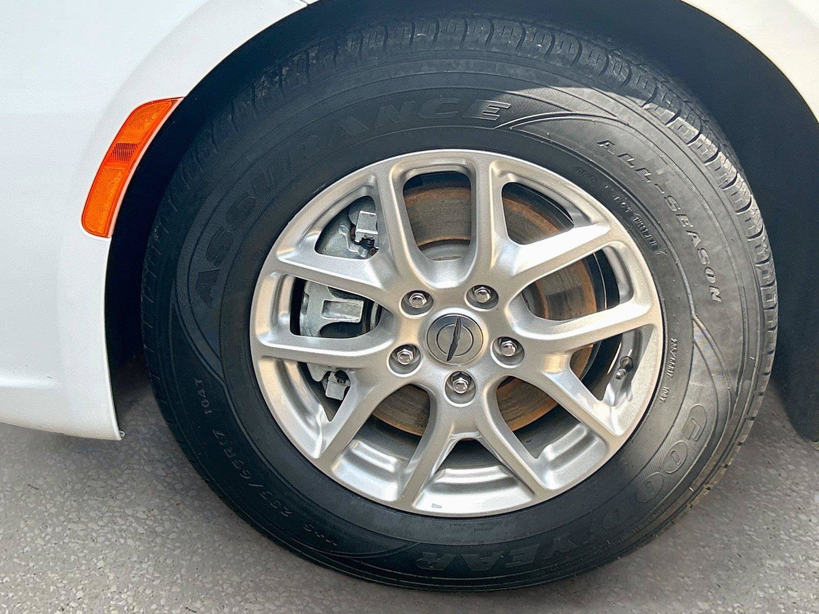 Used 2024 Chrysler Pacifica Touring-L FWD image 42