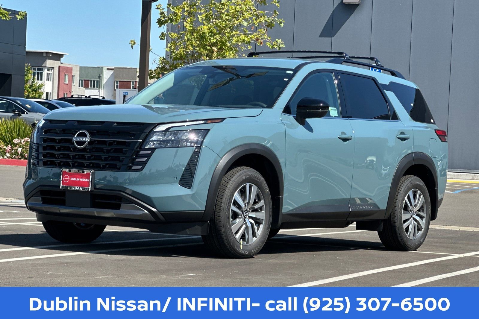 New 2026 Nissan Pathfinder SL FWD image 8