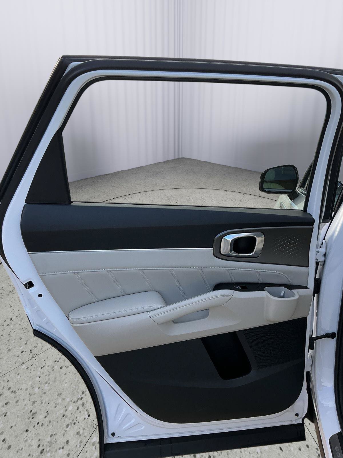Used 2025 Kia Sorento SX FWD image 21
