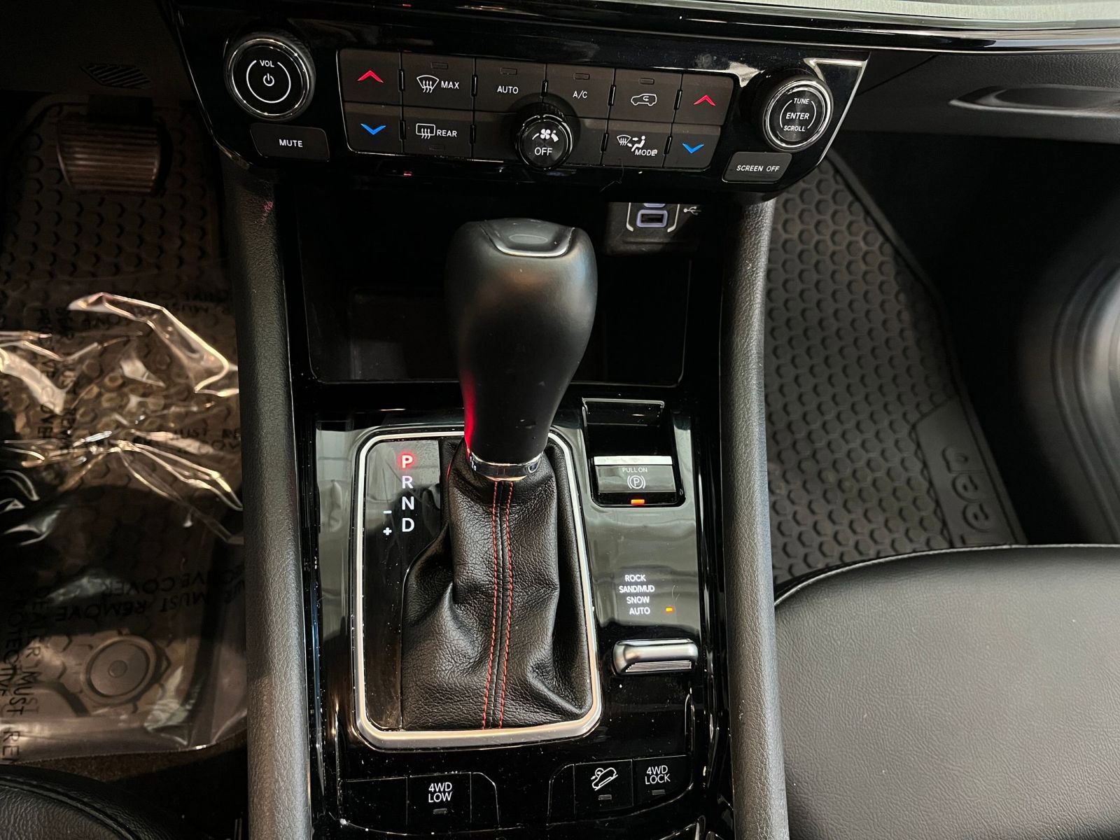 Used 2025 Jeep Compass Trailhawk AWD/4WD image 41