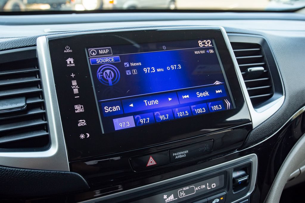 Certified 2017 Honda Pilot Touring image 31