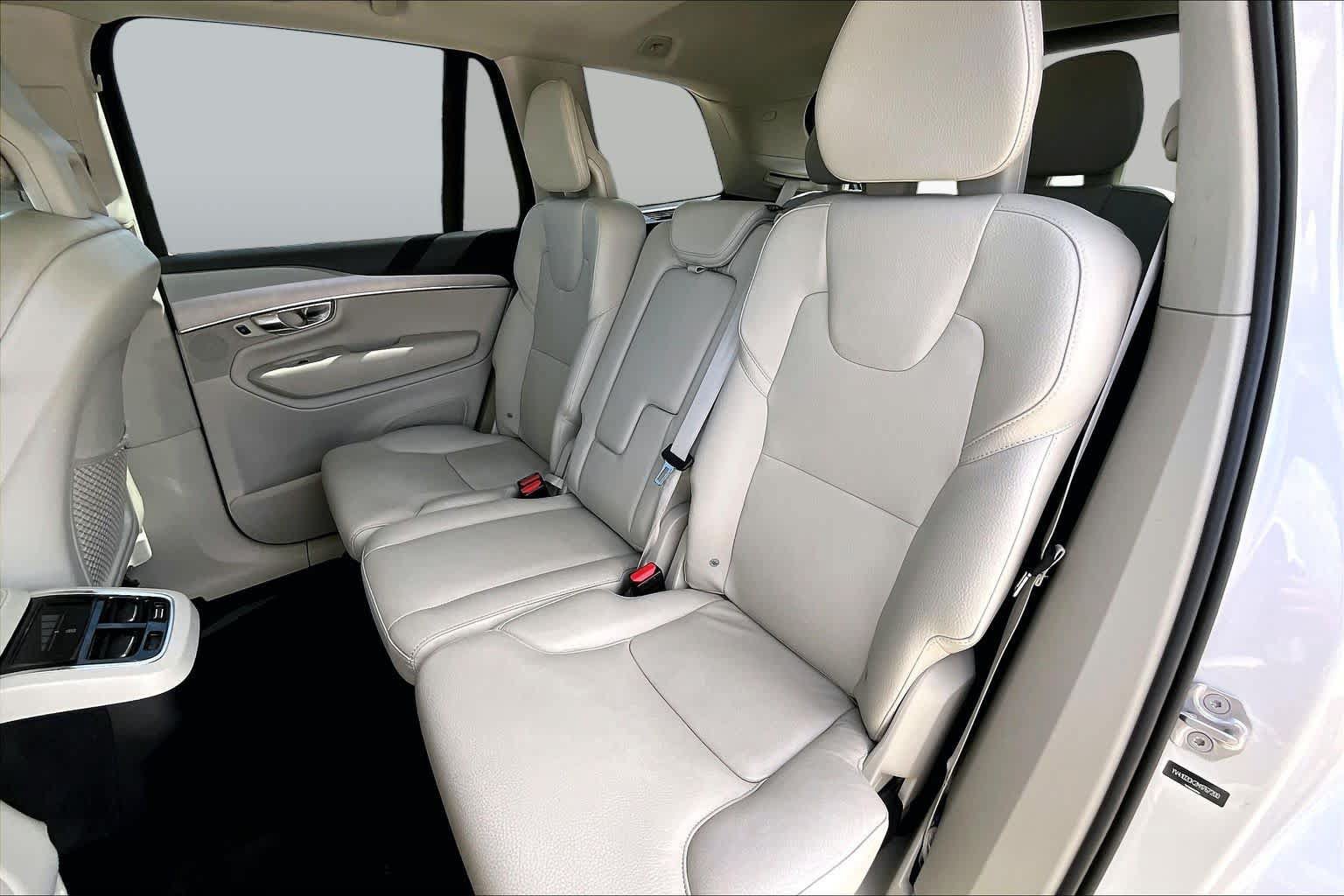 Used 2021 Volvo XC90 T5 Momentum w/ Protection Package Premier FWD image 21