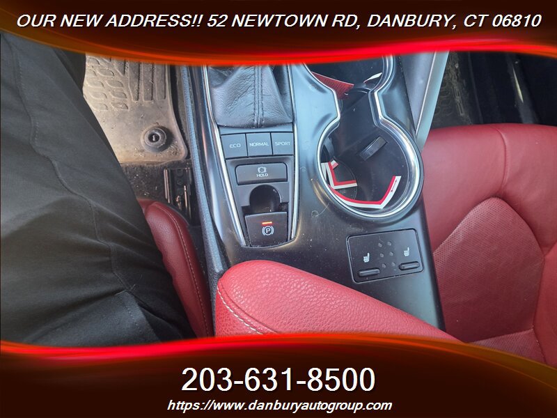 Used 2019 Toyota Camry XSE FWD image 10