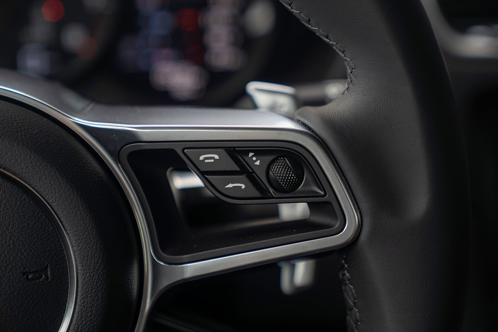 Used 2025 Porsche 718 Cayman RWD image 8