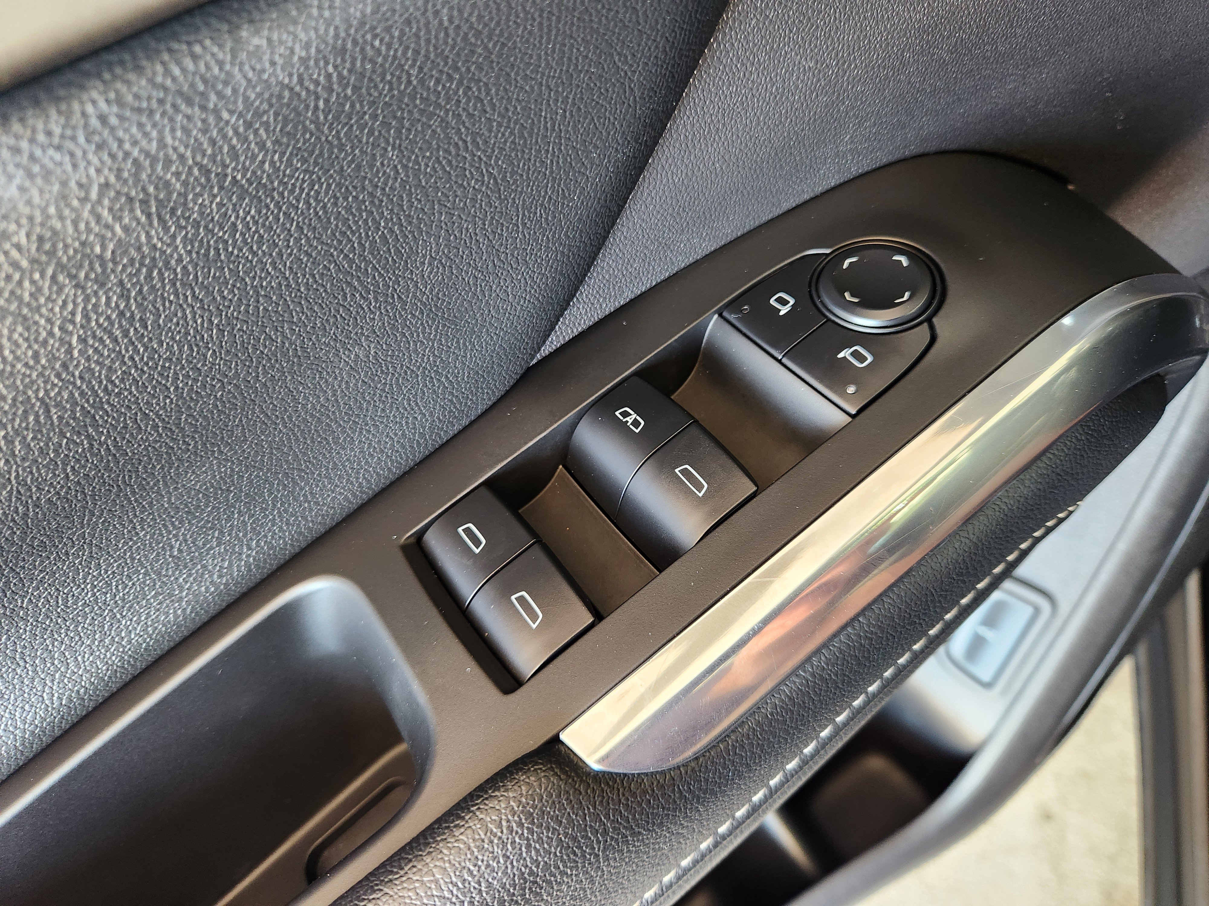 Certified 2025 Chevrolet Traverse LT FWD image 23