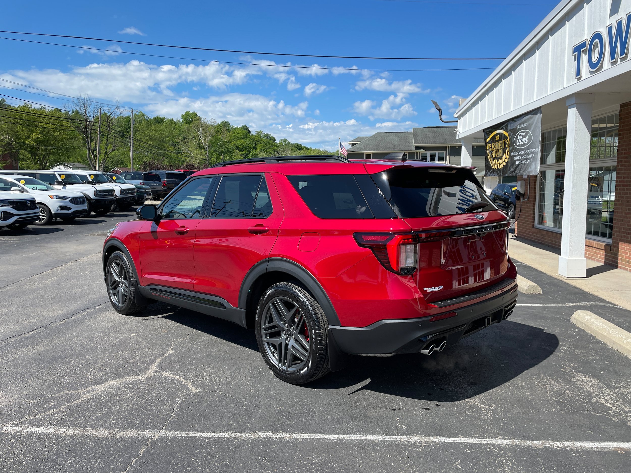 Used 2025 Ford Explorer ST w/ Sun And Sound Package AWD/4WD image 7
