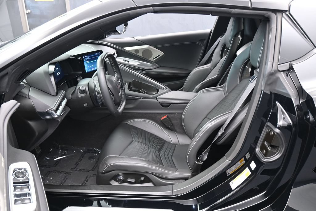 Used 2024 Chevrolet Corvette Stingray Preferred Conv w/ Z51 Performance Package RWD image 11