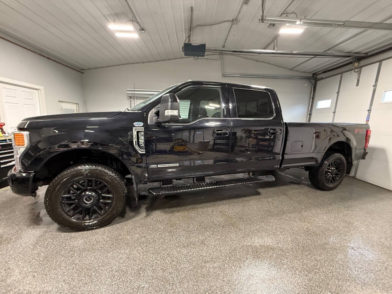 Used 2022 Ford F350 Lariat AWD/4WD image 6
