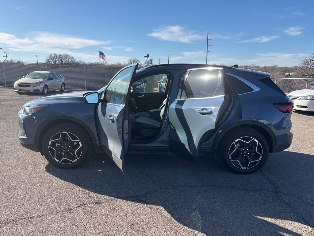 Used 2025 Ford Escape Platinum image 4