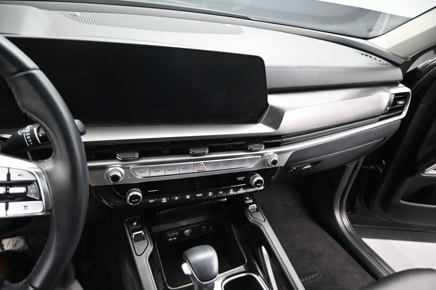 Used 2024 Kia Telluride S w/ S Sunroof Package FWD image 6