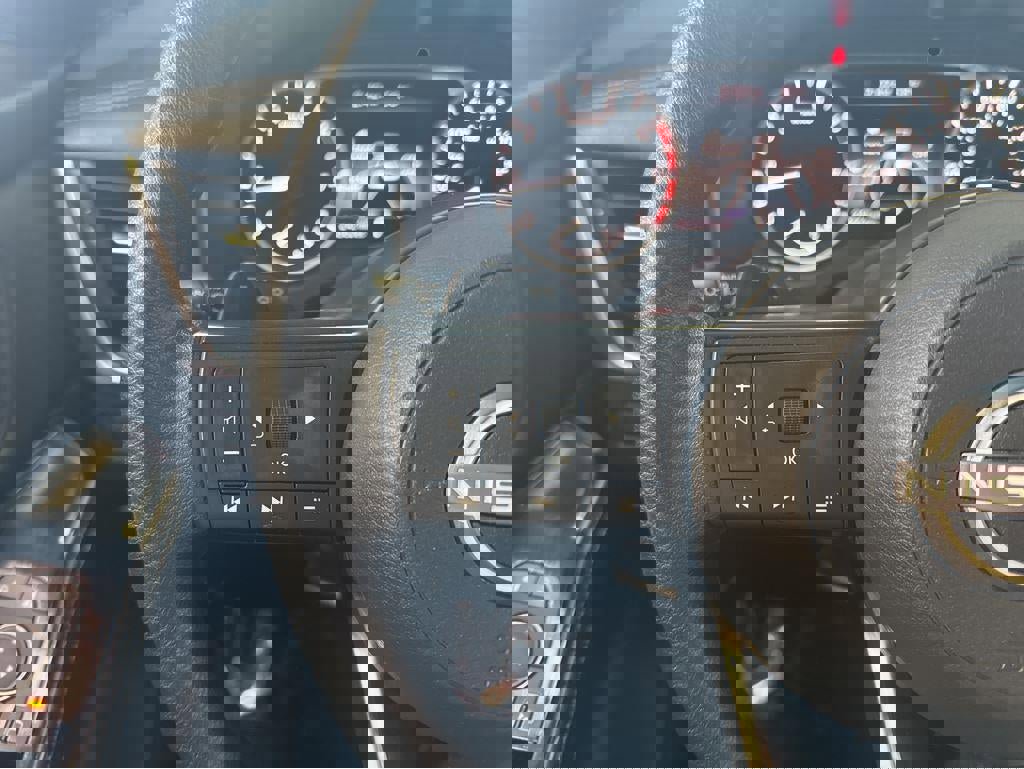 Used 2024 Nissan Rogue SV image 19