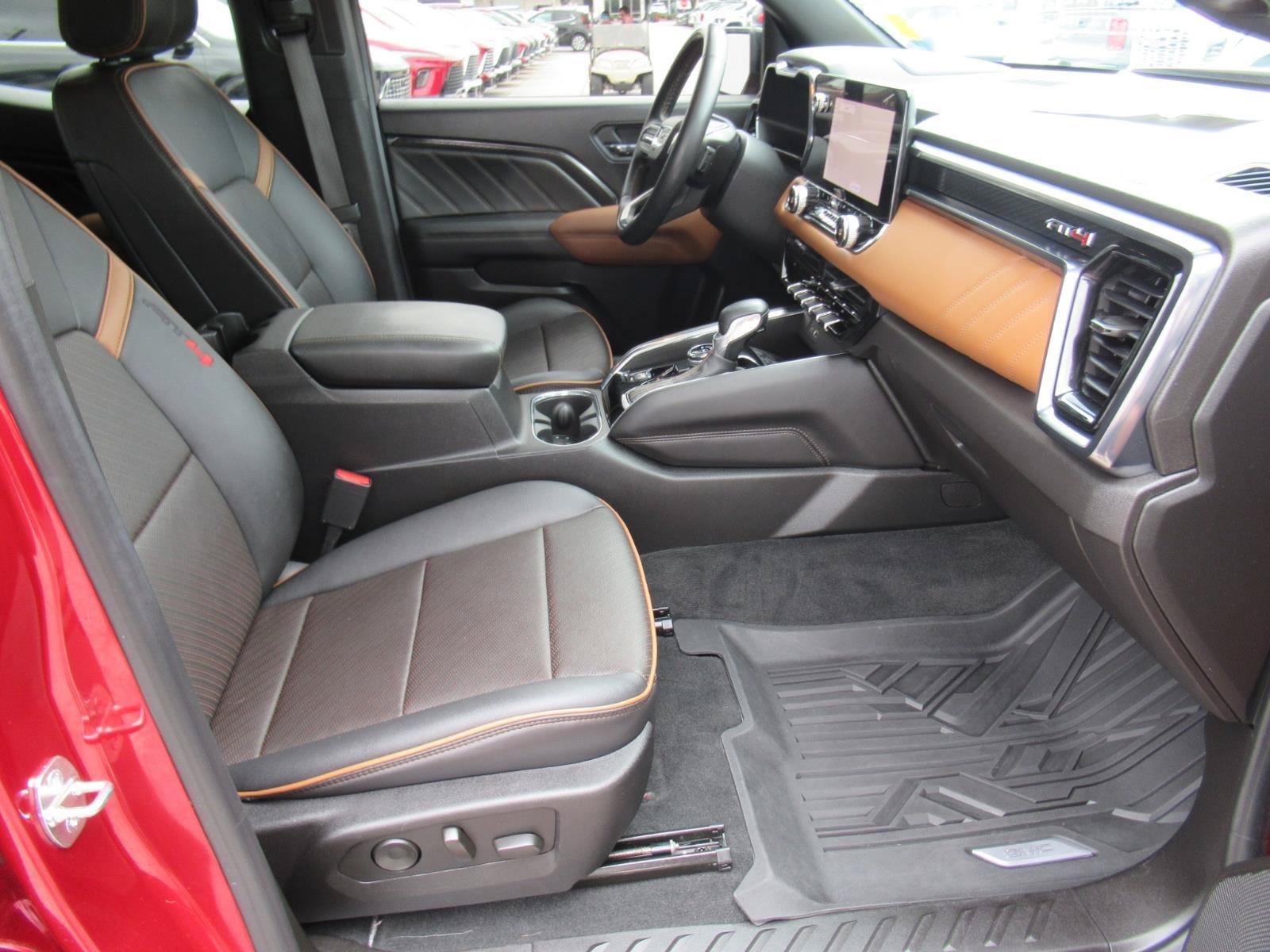 Used 2023 GMC Canyon AT4 w/ AT4 Premium Package AWD/4WD image 11