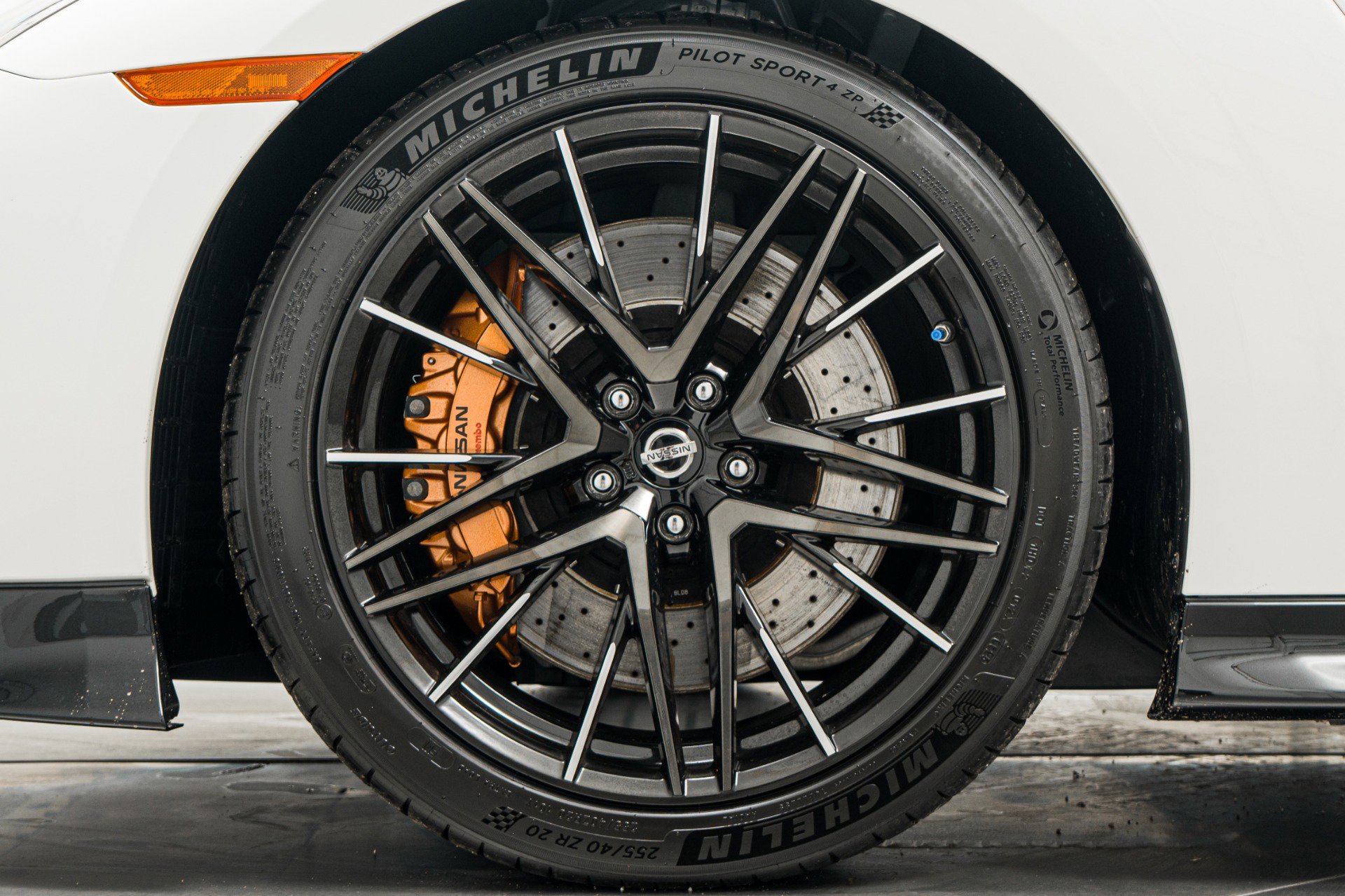 Used 2020 Nissan GT-R Premium image 10