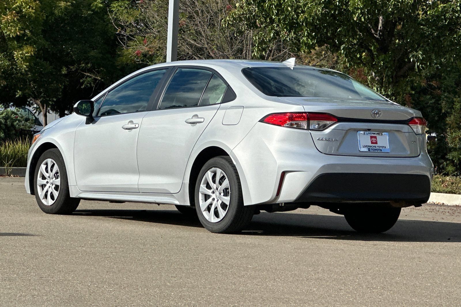 Used 2024 Toyota Corolla LE FWD image 6