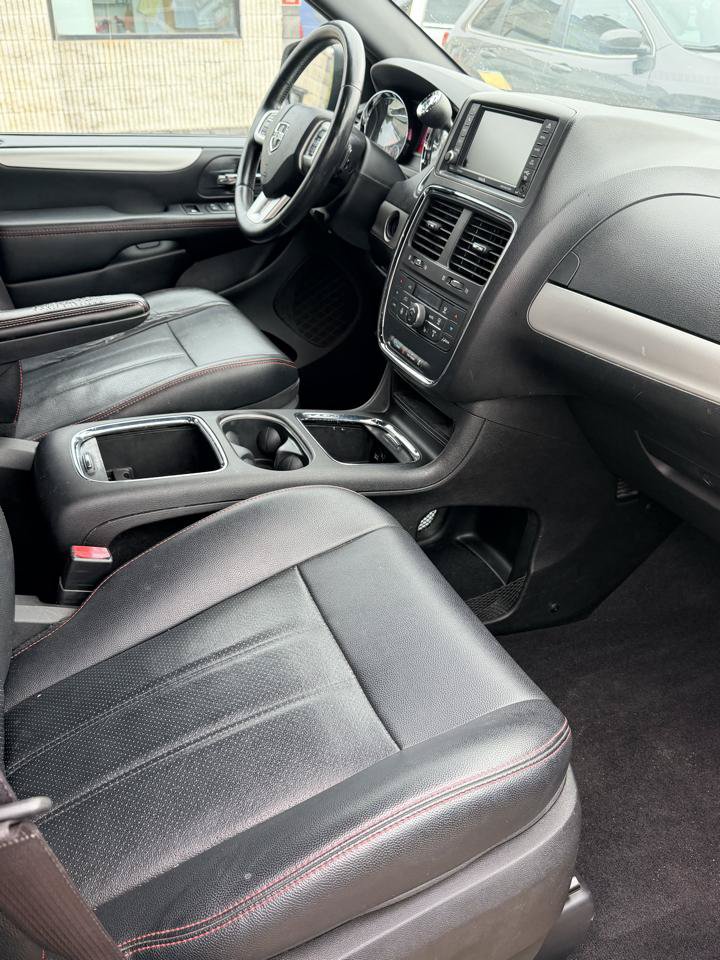 Used 2015 Dodge Grand Caravan R/T w/ Driver Convenience Group FWD image 5