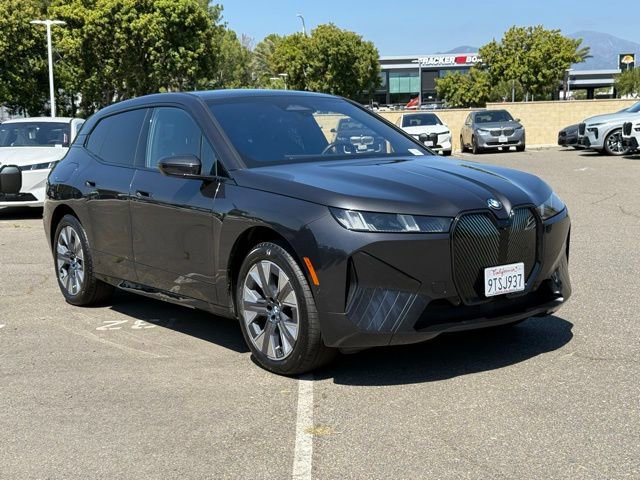 Used 2026 BMW iX xDrive60 w/ Premium Package AWD/4WD image 6
