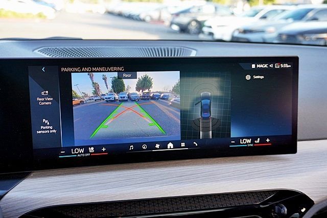 Used 2025 BMW 330i xDrive Sedan w/ Convenience Package image 27