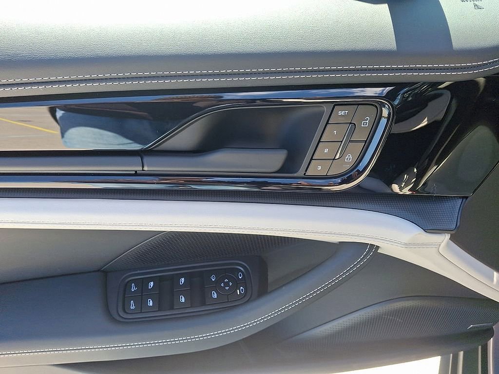 Used 2025 Porsche Panamera 4 image 14