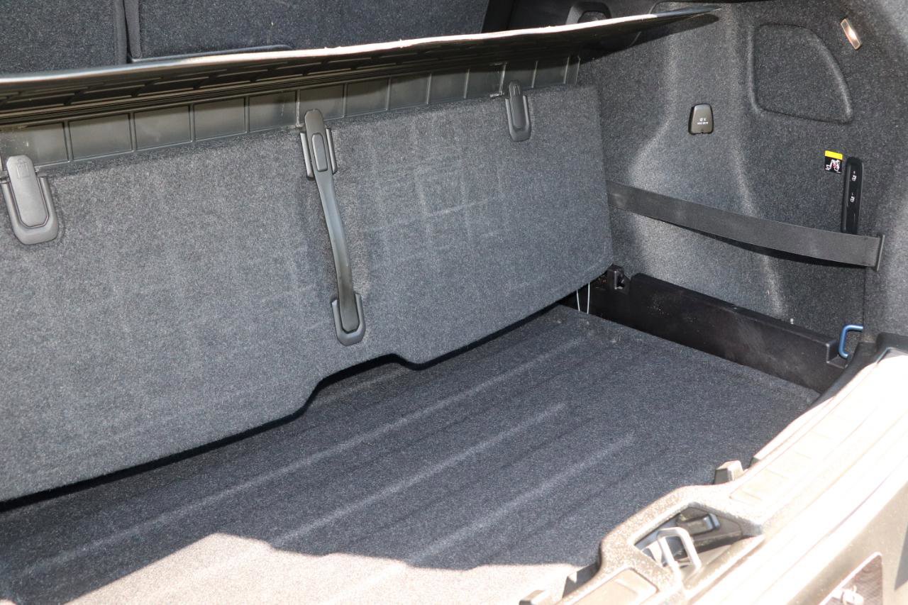 Used 2019 Volvo XC40 T5 R-Design image 8