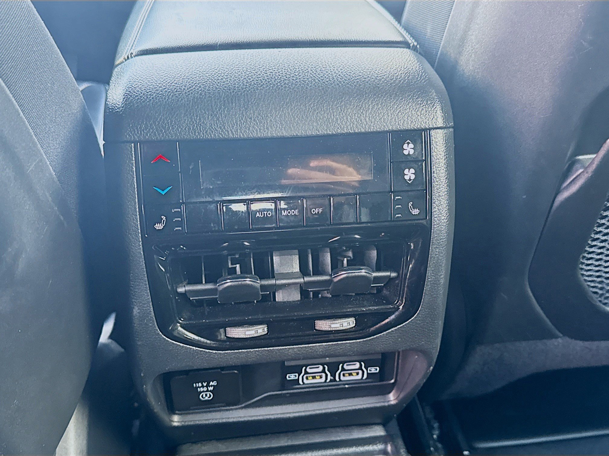 Used 2024 Jeep Grand Cherokee L Limited w/ Luxury Tech Group II image 21