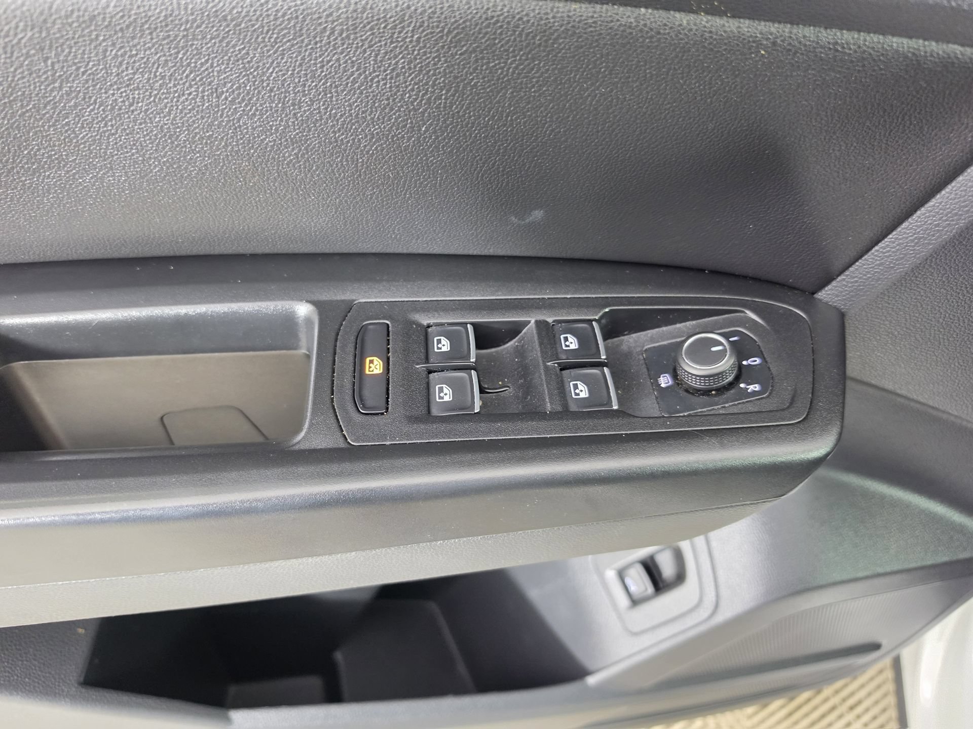 Used 2019 Volkswagen Atlas SE FWD image 19
