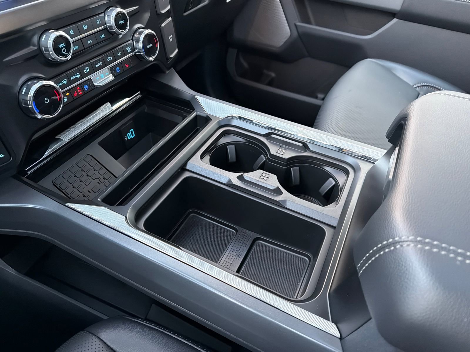 Used 2024 Ford F250 Lariat w/ Lariat Ultimate Package image 31