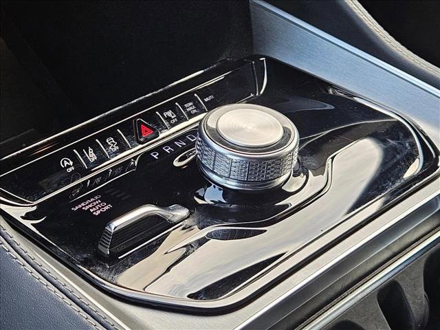 Used 2025 Jeep Wagoneer L Series II w/ Premium Group I AWD/4WD image 11