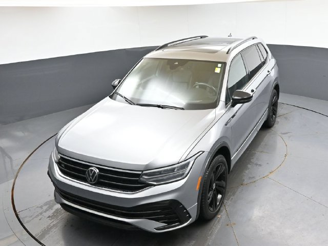 Used 2024 Volkswagen Tiguan SE R-Line AWD/4WD image 37