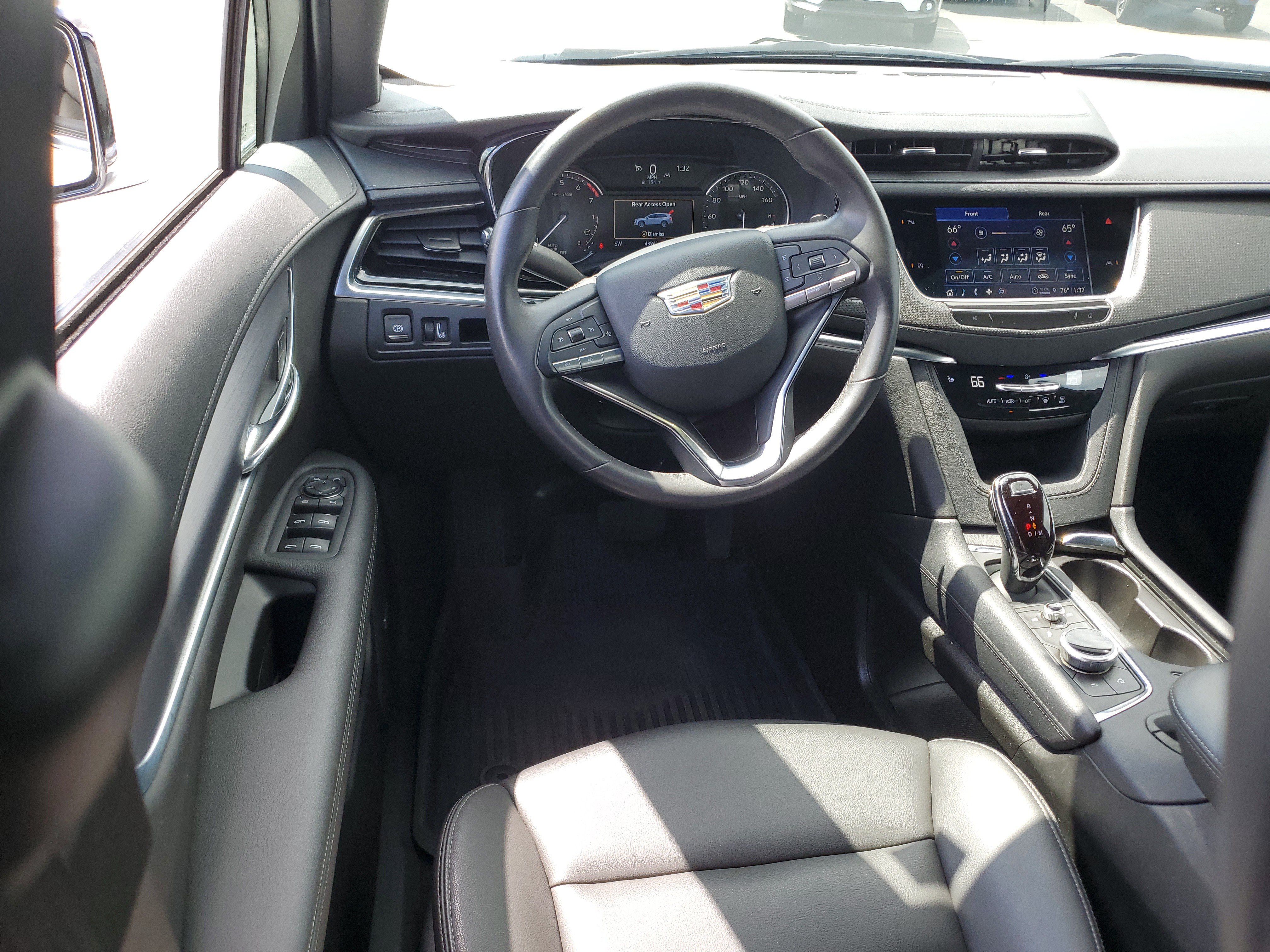 Used 2024 Cadillac XT6 Luxury w/ LPO, Floor Liner Package AWD/4WD image 9