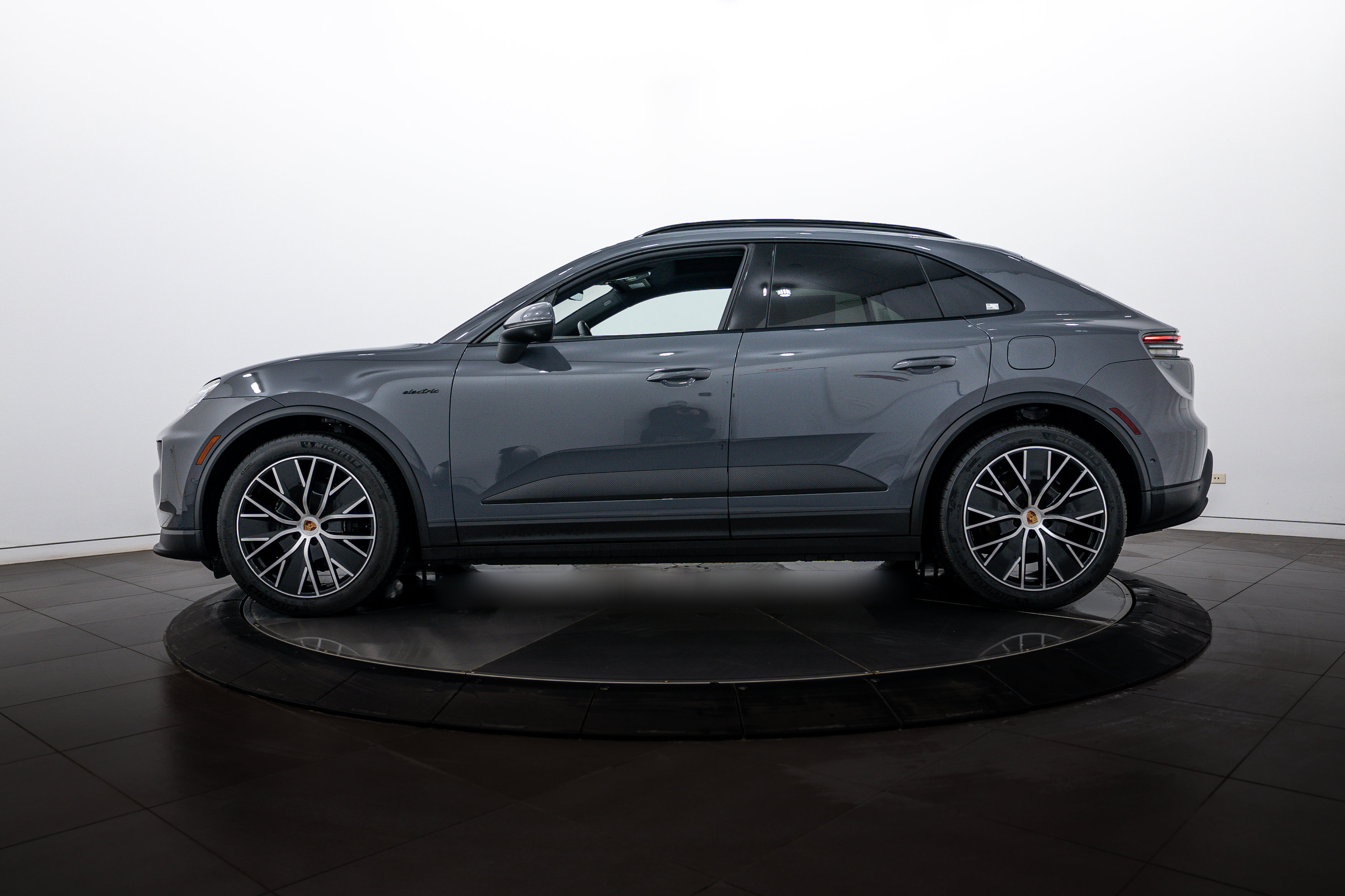 New 2026 Porsche Macan 4 Electric AWD/4WD image 2