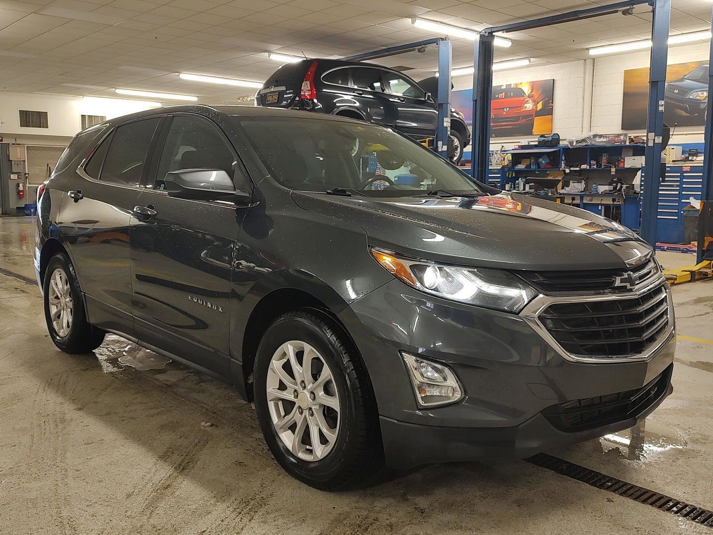Used 2020 Chevrolet Equinox LT w/ Driver Convenience Package image 4
