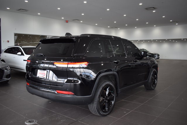 Used 2023 Jeep Grand Cherokee Limited w/ Black Appearance Package AWD/4WD image 11