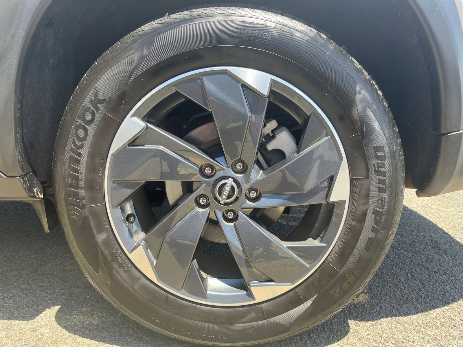 Used 2025 Nissan Rogue SV image 32