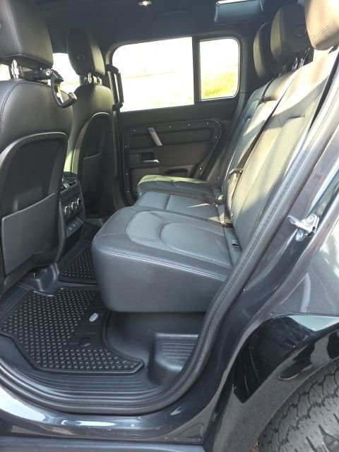 Used 2023 Land Rover Defender 110 X-Dynamic SE image 12