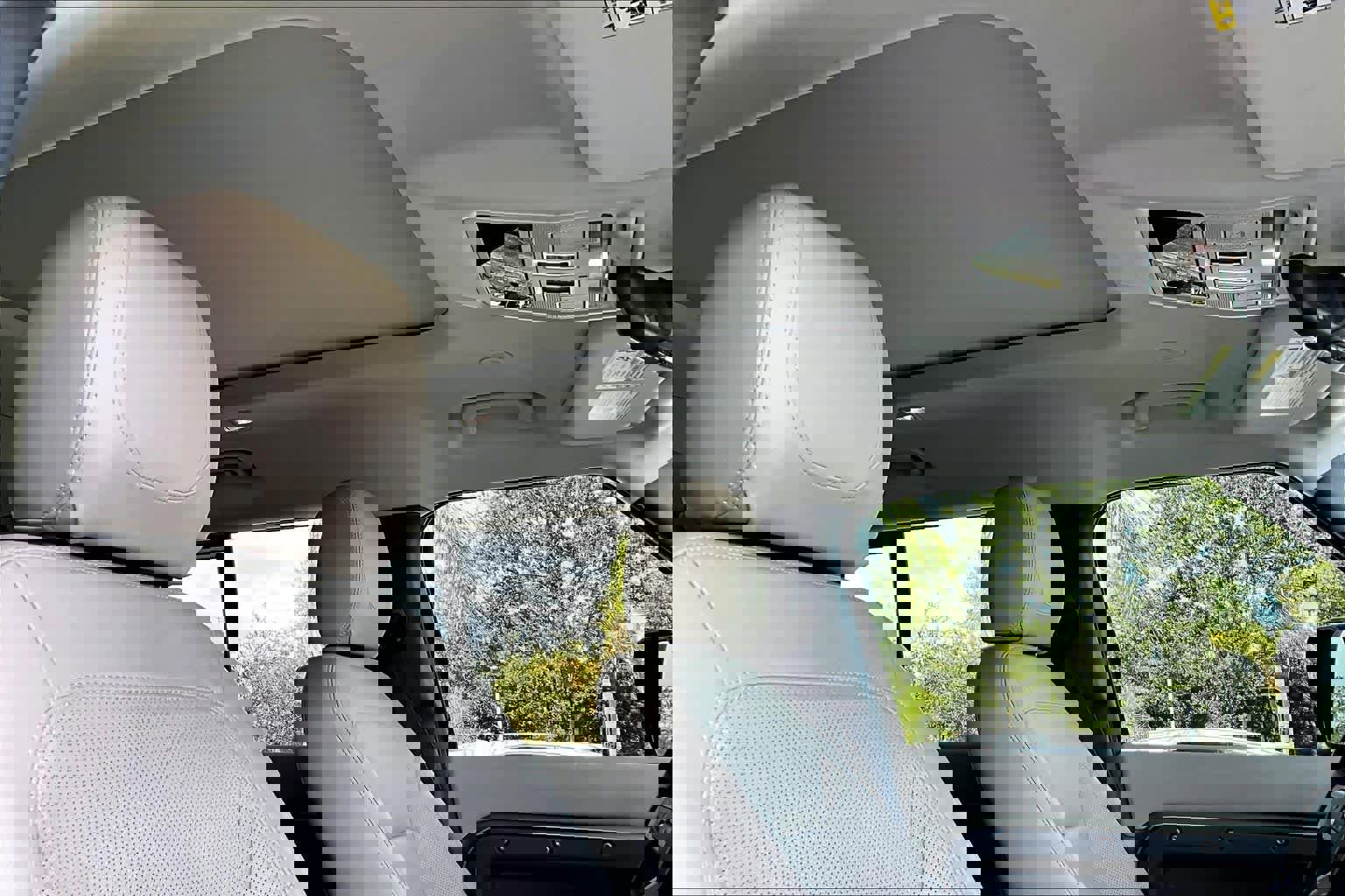 Used 2023 Land Rover Defender 130 SE image 14