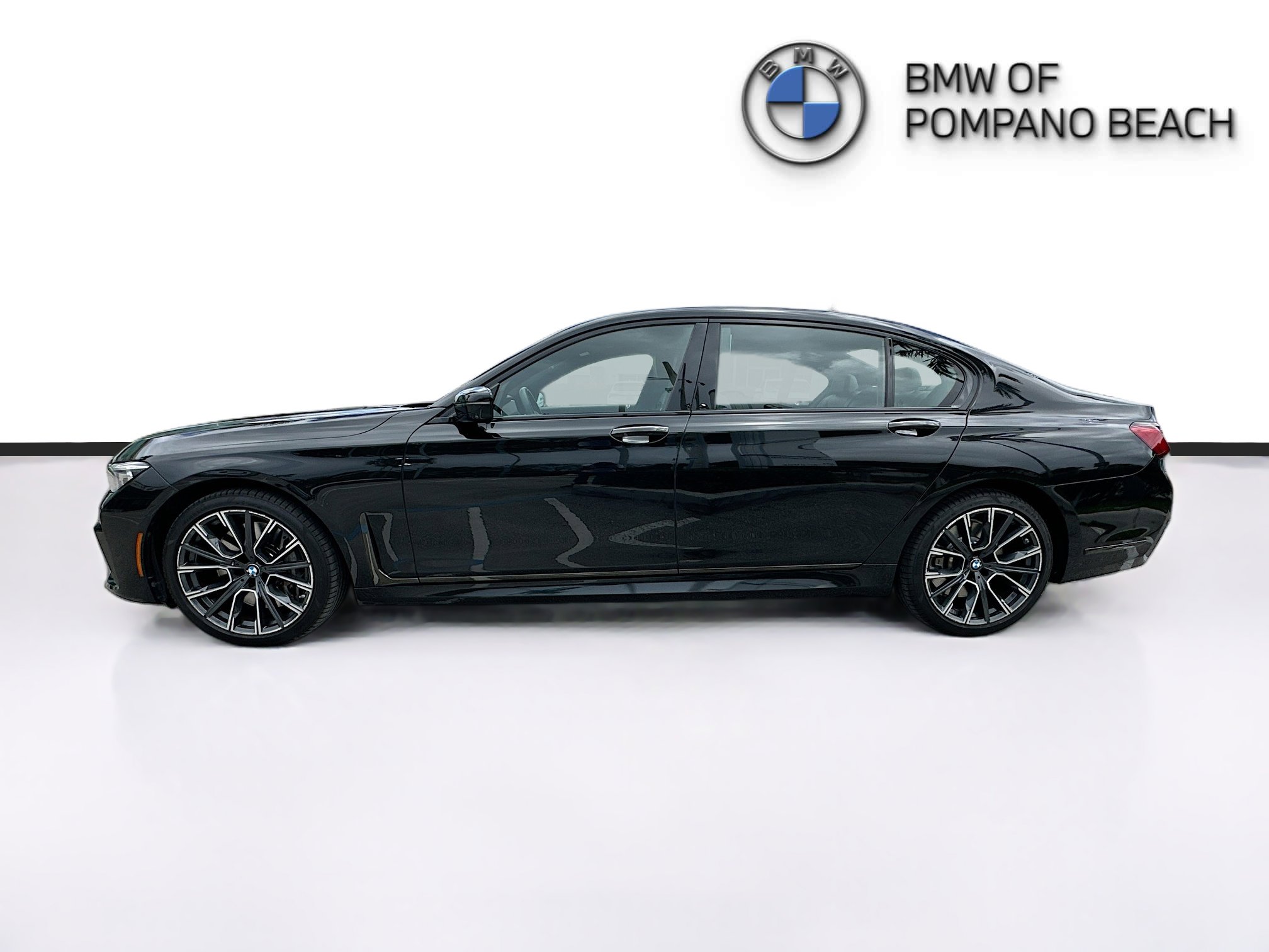 Used 2020 BMW 750i xDrive w/ Executive Package AWD/4WD image 4